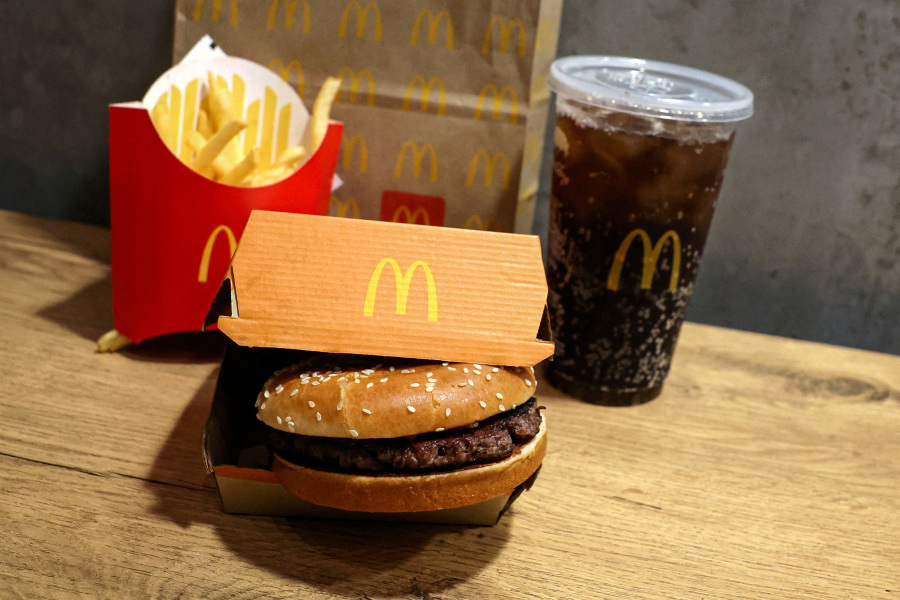 McDonald s is Sued by Consumers Over E.coli Outbreak