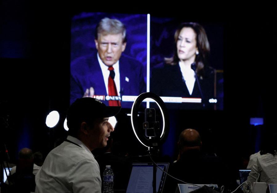 Harris Lead Over Trump Dwindles to a Single Point, 44 to 43, ReutersIpsos Poll Finds