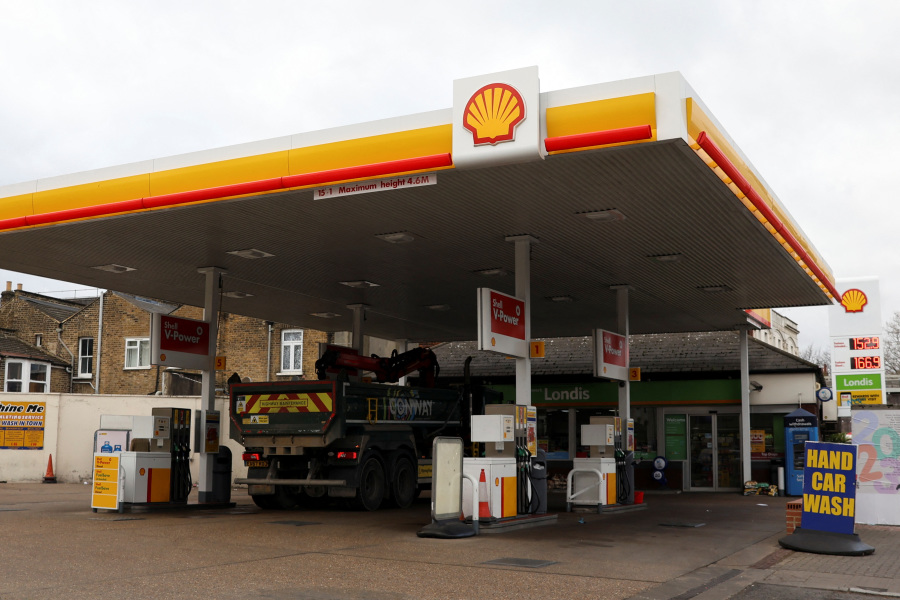 Shell $6 Billion Profit Smashes Forecasts as LNG Offsets Weak Refining