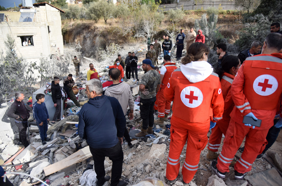 Israeli airstrikes pound Beirut suburb, no sign of ceasefire