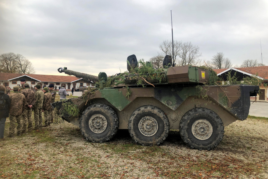 Ukrainian troops train for trench warfare near France s WW1 battlefields