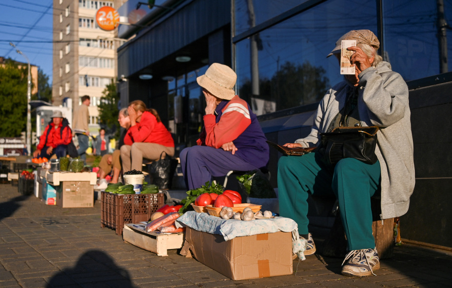 Russian households  inflation expectations unchanged at 13.4 in November