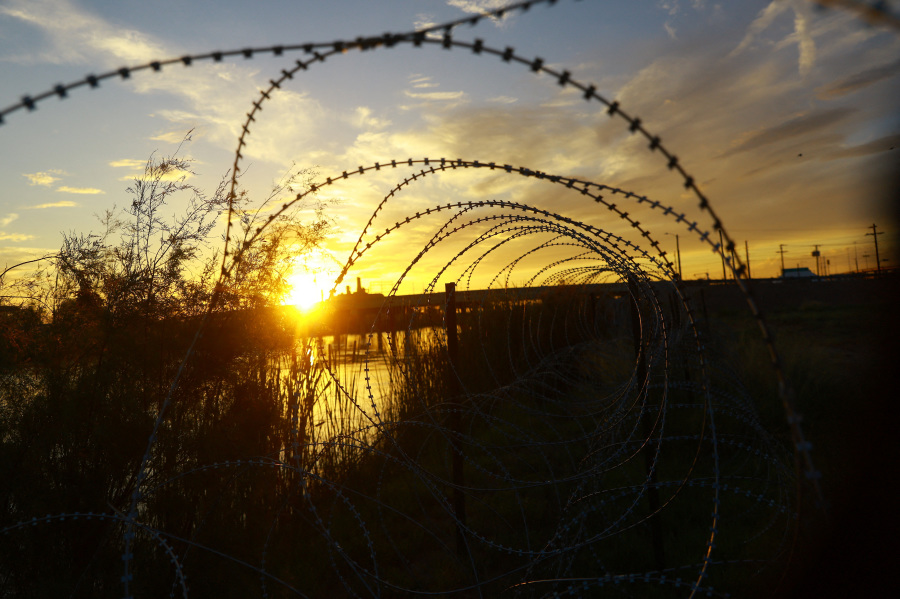 Texas offers 1,402-acre plot for Trump s immigrant deportation plan