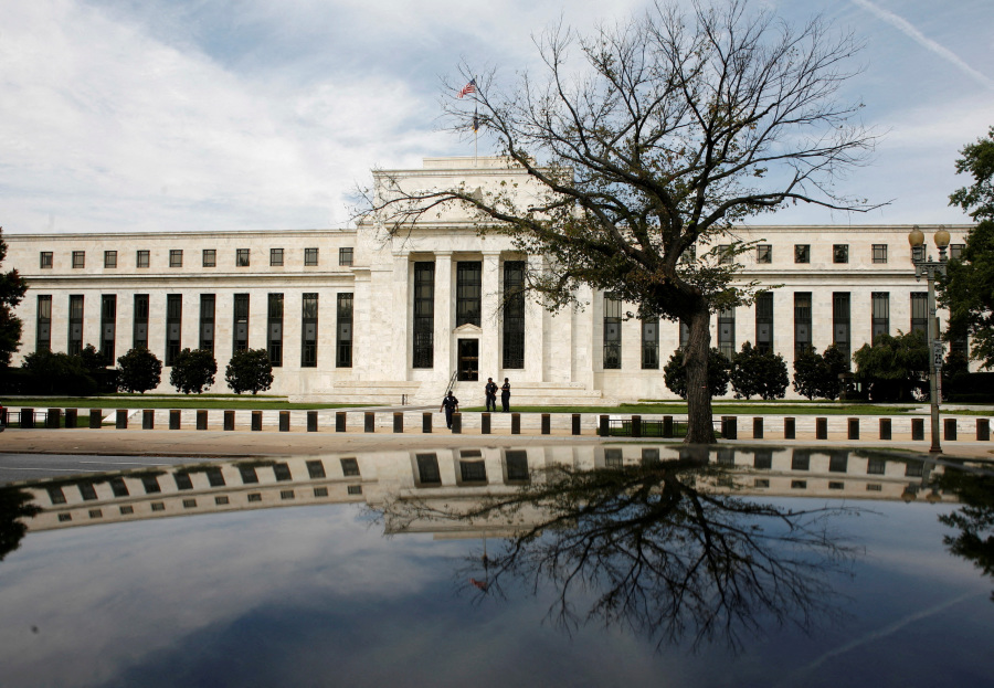 Traders Trim Bets on Fed Rate Cuts in 2025 as Early Election Results Tallied