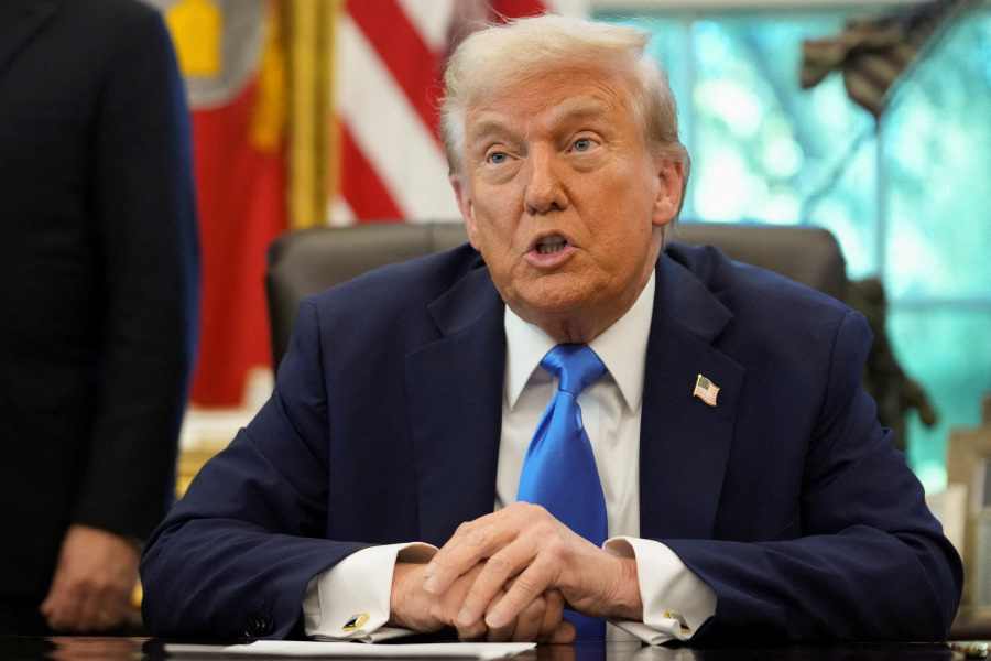 Trump signs order to pay troops during US government shutdown