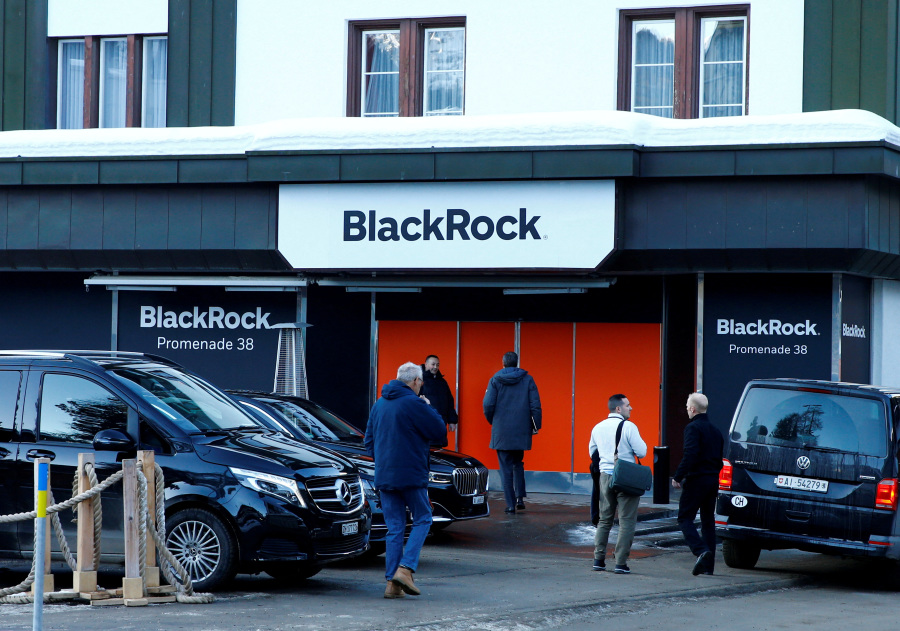 BlackRock weighs HSBC s Canary Wharf tower for new London headquarters, FT reports