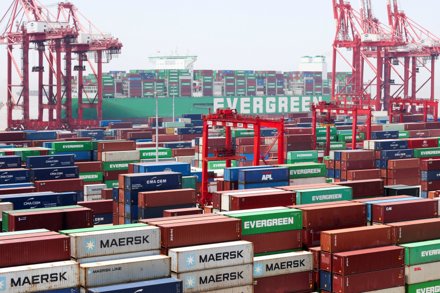 Trump, Xi agree to pause dueling port fees that disrupted trade
