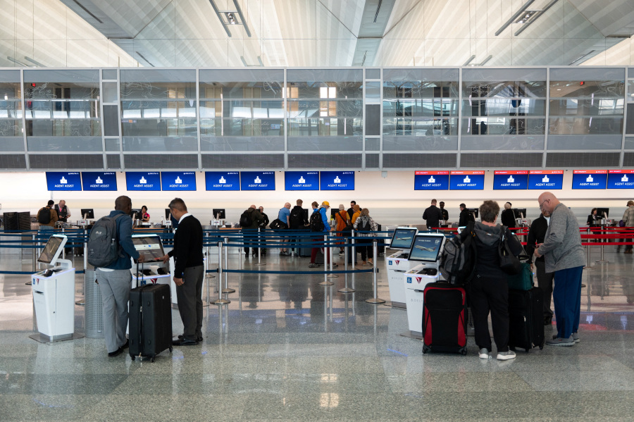 Lack of air traffic controllers hits almost half of major US airports