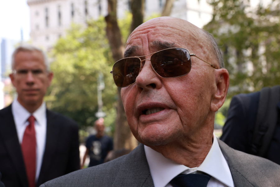 Trump pardons British billionaire Joe Lewis
