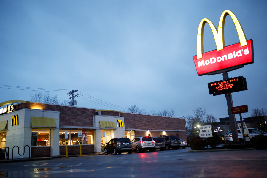 Trump to talk up economy in meeting with McDonald s owners, operators