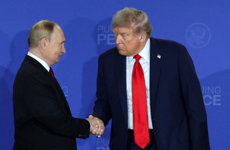 Trump would back Russia sanctions bill if he retains final authority, White House official says