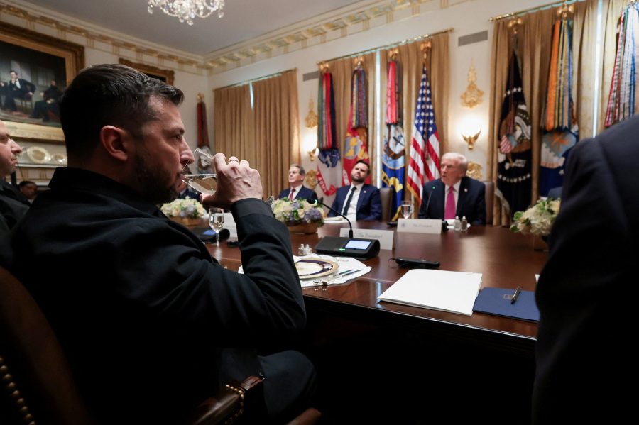 US threatens to cut intel, weapons to press Ukraine into peace deal - sources