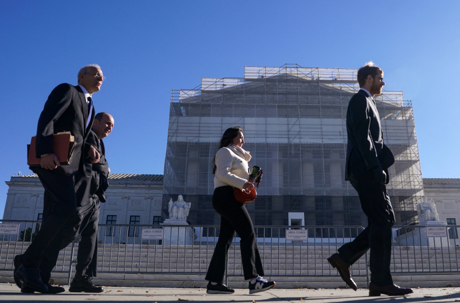 Supreme Court hears arguments over legality of tariffs in major test of Trump s power