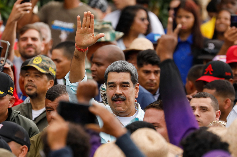 Trump says it would be smart for Venezuela s Maduro to leave power