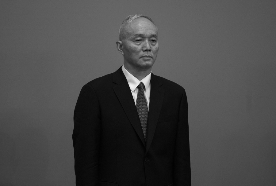 Cai Qi s Political Variables and Risks