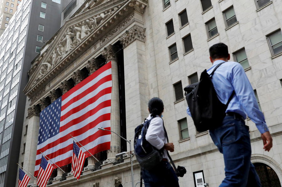 US equity funds weekly outflows surge to a three-month high on tariff concerns