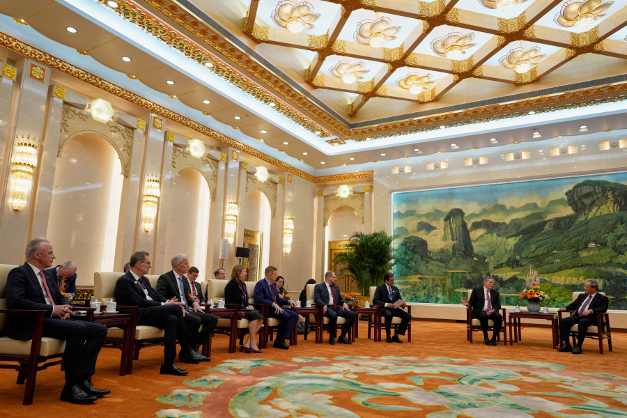Pro-Trump senator meets Chinese Premier Li with US executives