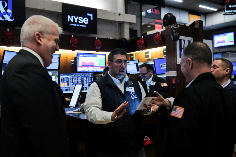 US stock futures choppy after China retaliates with tariffs; bank earnings awaited