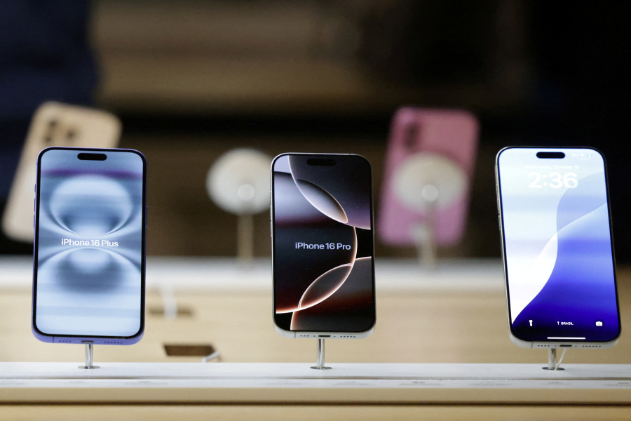 Trump plans separate levy on exempted electronics amid trade war, Lutnick says