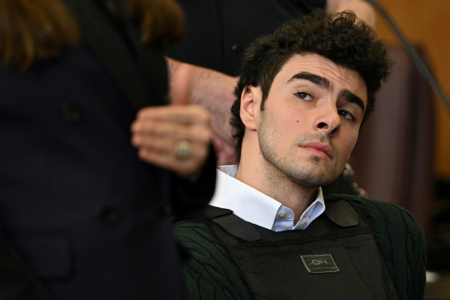 Mangione faces federal charges, death penalty in UnitedHealth executive s killing