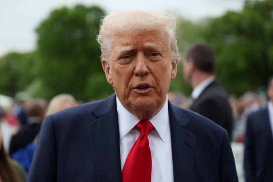 Judges extend Venezuela deportation blocks, question Trump s use of wartime law