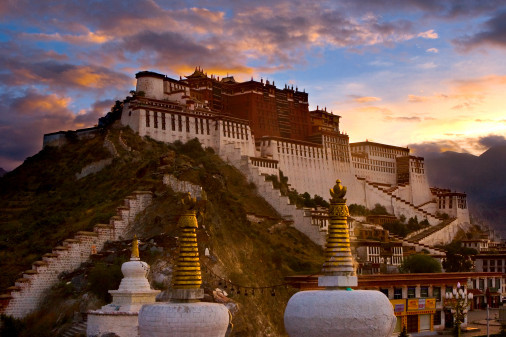 Xi Jinping’s Tibet Show Backfires, Wang Huning Steals the Spotlight