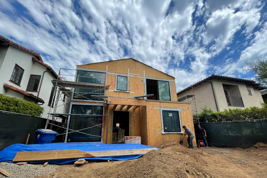 US 30-year mortgage rate dropped last week, applications surged
