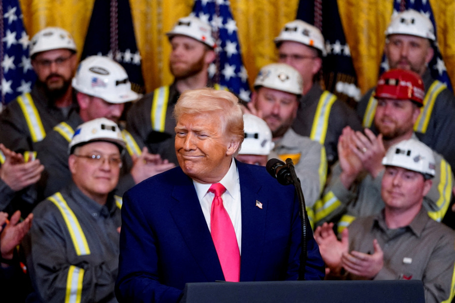 Trump says US in transition period, downplays impact of short-term recession