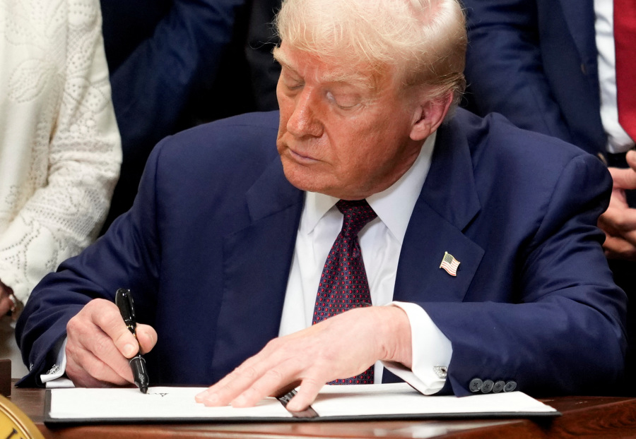 Trump signs order to ensure resilient supply chain for essential medicines in US
