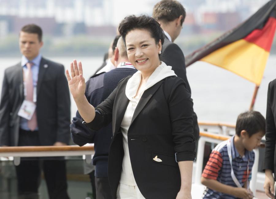 Xi Jinping Responds to Americans, While Peng Liyuan is Absent
