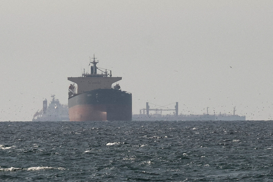 Iranian oil flows through Strait of Hormuz even as Gulf neighbors exports shut