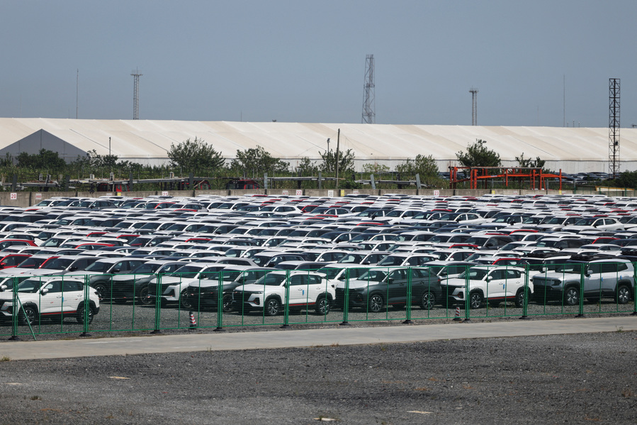 Auto groups urge Trump to keep Chinese carmakers out of US