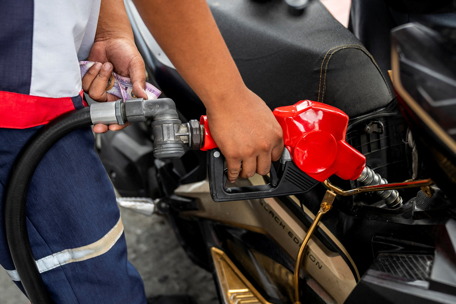 US oil refiners finally profit from biofuels due to mandates, high fuel prices
