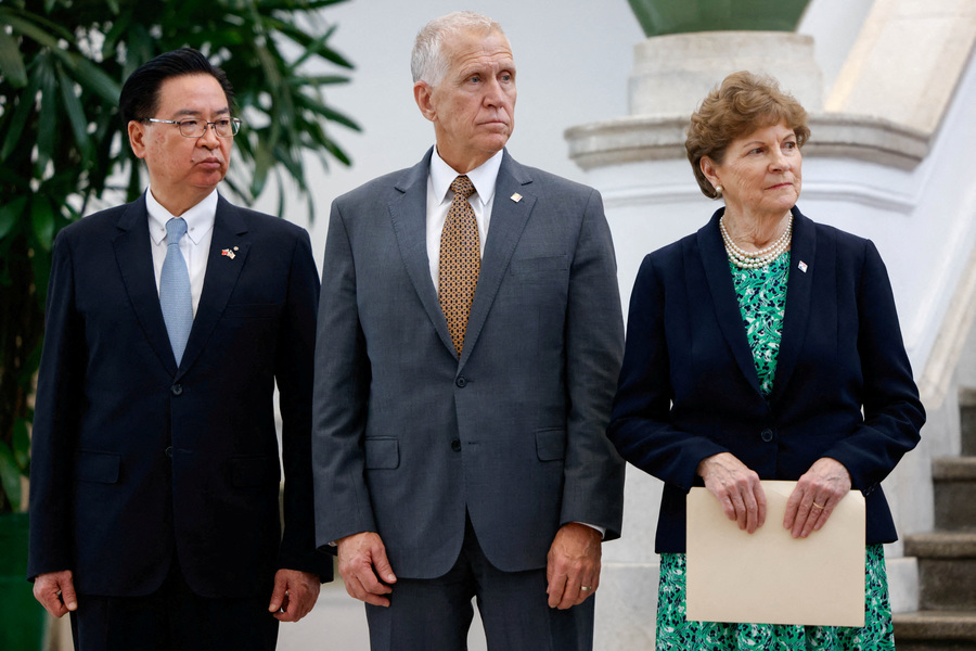Look at Hong Kong and don t be naive about China, US senator says on Taiwan trip