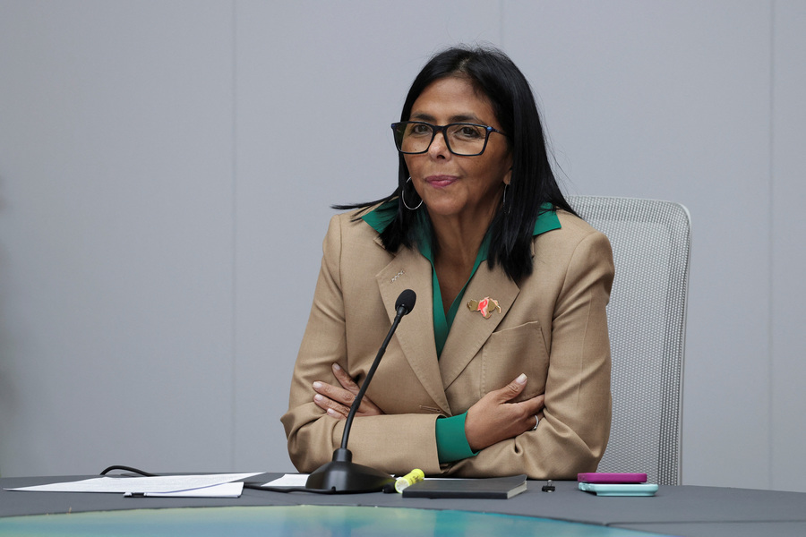 US lifts sanctions on Venezuela s interim president