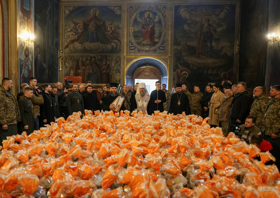 Ukrainians and Russians doubt 32-hour Easter truce will lead to lasting peace