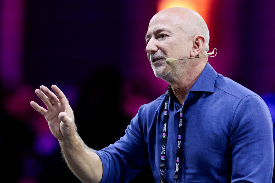 Jeff Bezos AI lab nears $38 billion valuation in funding deal, FT reports