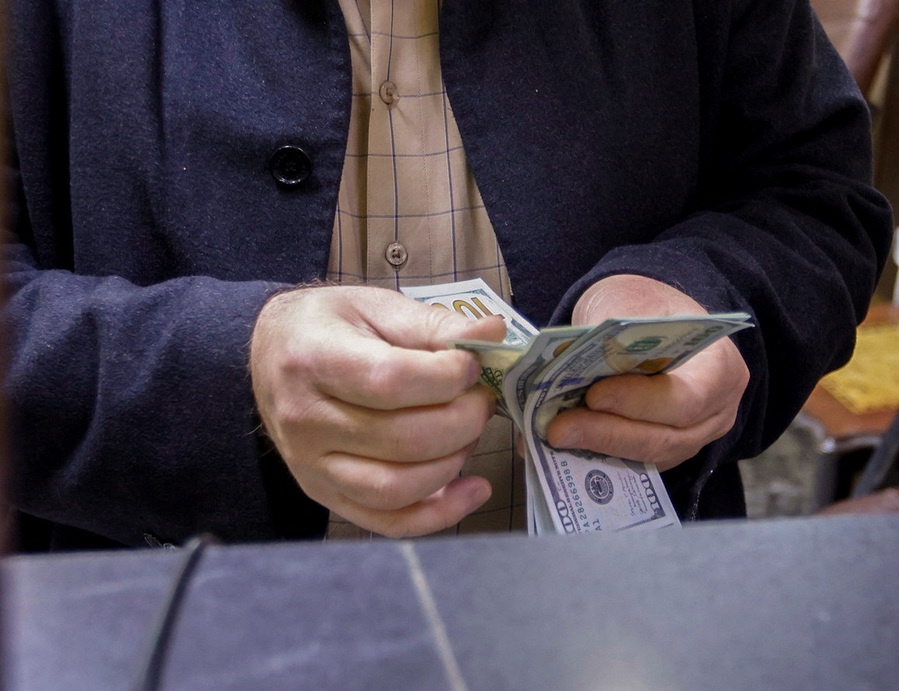 US blocks Iraq s dollar shipments to squeeze Iran-backed militias, WSJ reports