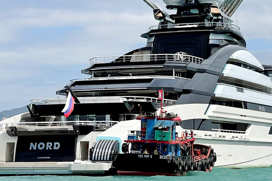 Iran and US allowed Russian superyacht to cross Strait of Hormuz, source says