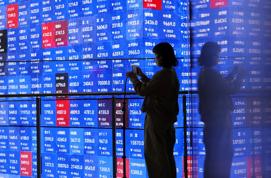 Stocks retreat on Iran, AI concerns as Fed meeting looms