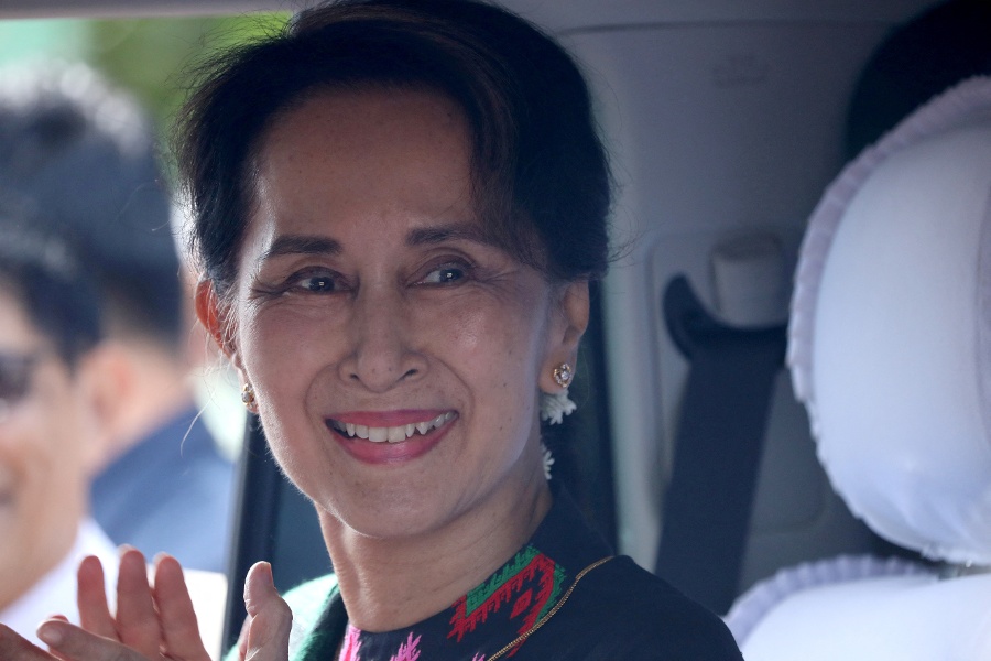 Detained Myanmar ex-leader Suu Kyi to meet legal team this weekend