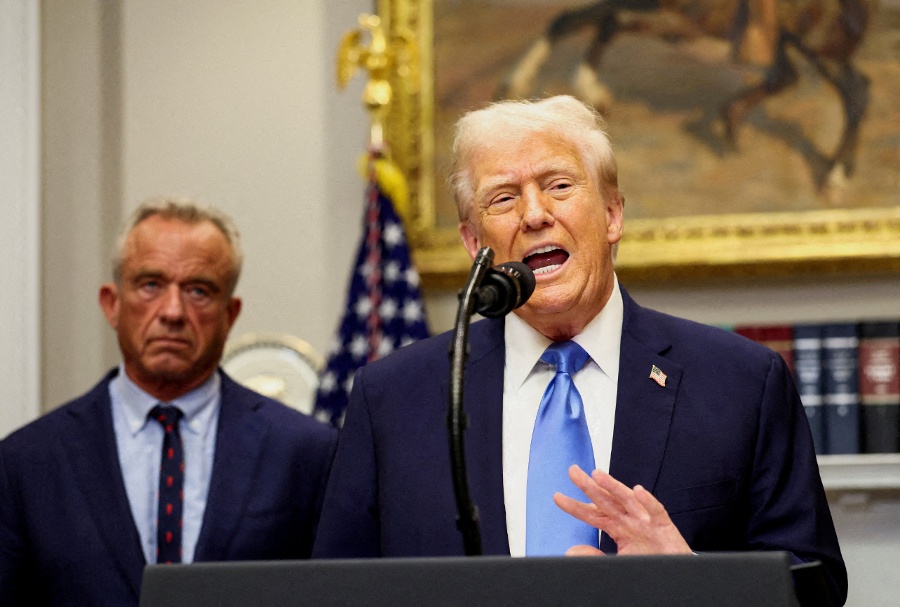 Trump expands U.S. sanctions on Cuban government