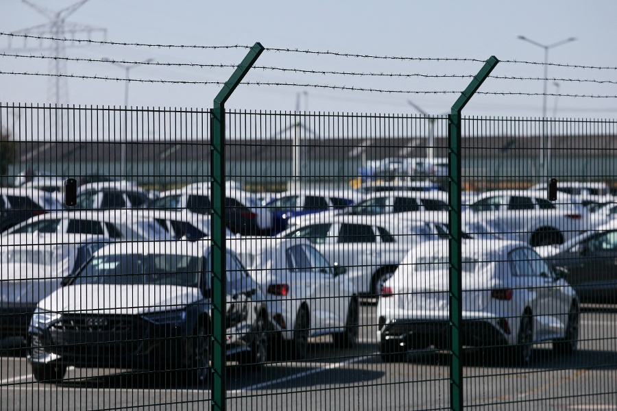 Trump says he will raise tariffs on EU autos to 25