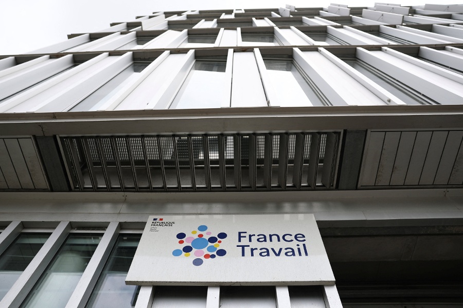 French unemployment rate rises above 8, threatening to tarnish Macron s legacy