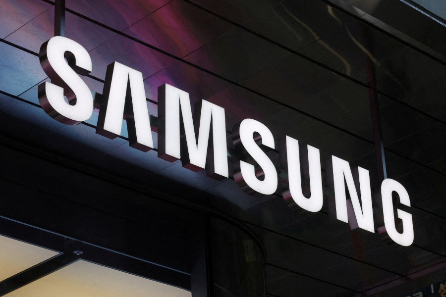 Samsung s South Korean union sticks to strike plan after talks offer; shares slide