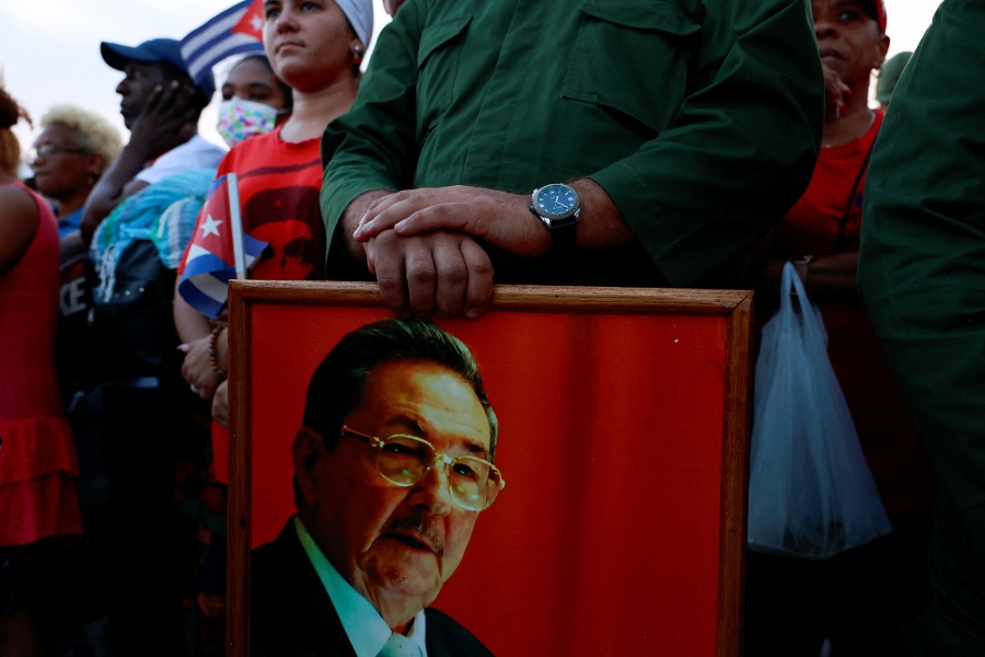 Cubans gather before U.S. embassy in Havana to protest Raul Castro indictment