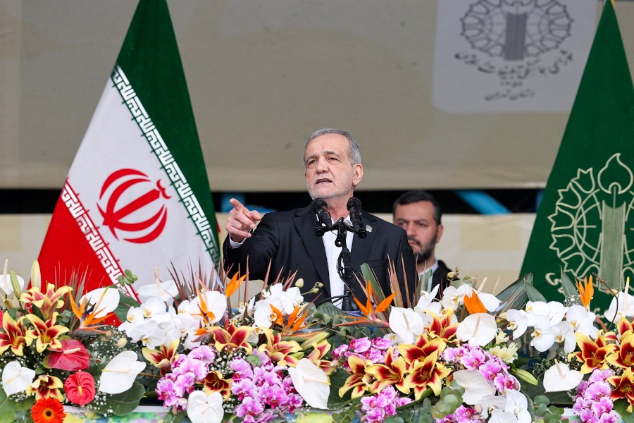 Iran s president orders reopening of international internet access, state media reports