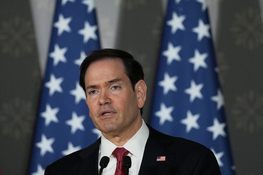 US vows to prevent any Ebola cases from entering the country