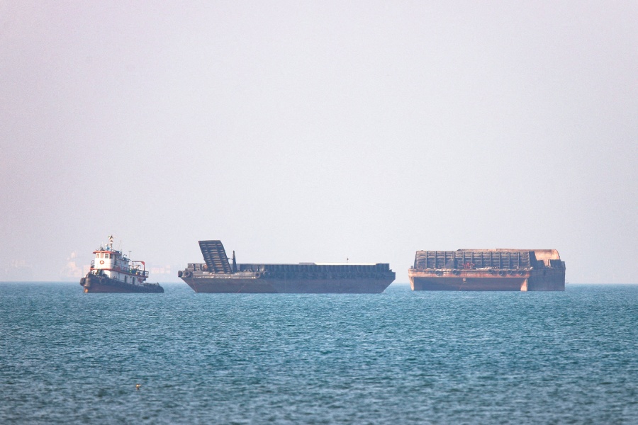 Middle East truce in doubt as US and Iran fight for control of Strait of Hormuz