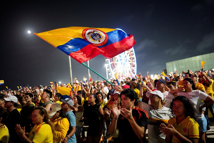 Colombia right-wing lawyer De La Espriella, leftist senator Cepeda set for adversarial runoff